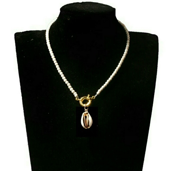 Natural Cowrie Shell Necklace - Picture 8 of 8